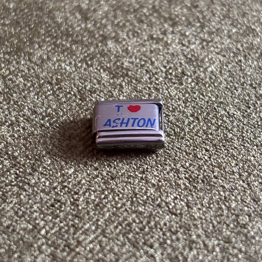 🕴️FREE Vintage “I ❤️ Ashton” (Kutcher) Italian bracelet single charm (2003)